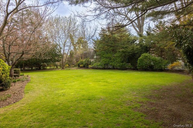 16 Middle Drive, Manhasset, NY 11030