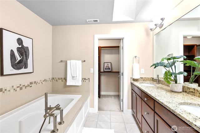 11497 158th Avenue NE, Redmond, WA 98052