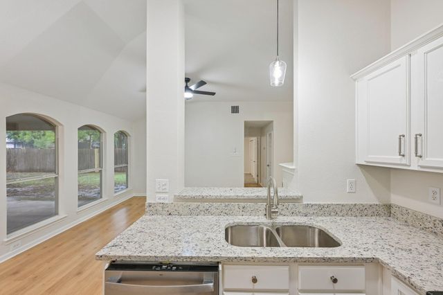 500 Britni LOOP, Kyle, TX 78640