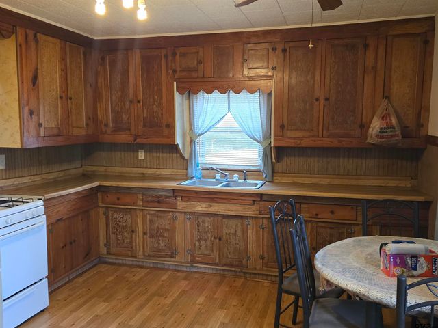 2512 Iron Rd, Diana, TX 75640