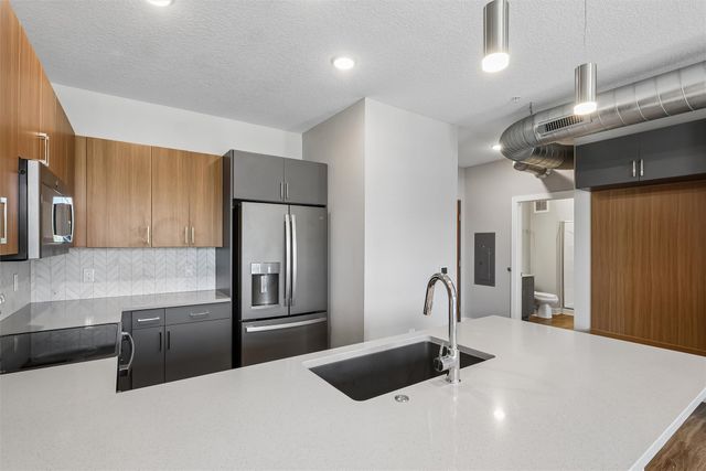 400 SW 7th Street 203, Des Moines, IA 50309