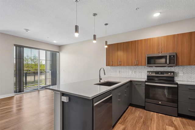 400 SW 7th Street 203, Des Moines, IA 50309