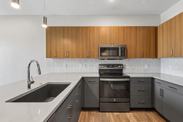 400 SW 7th Street 203, Des Moines, IA 50309