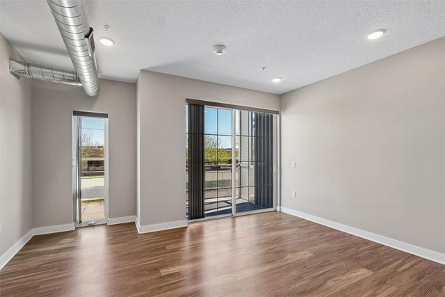 400 SW 7th Street 203, Des Moines, IA 50309