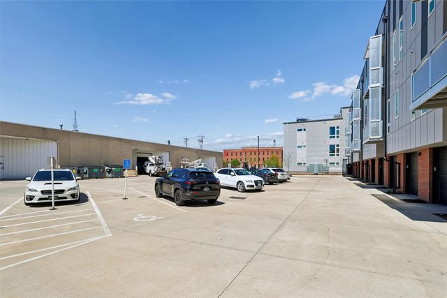 400 SW 7th Street 203, Des Moines, IA 50309