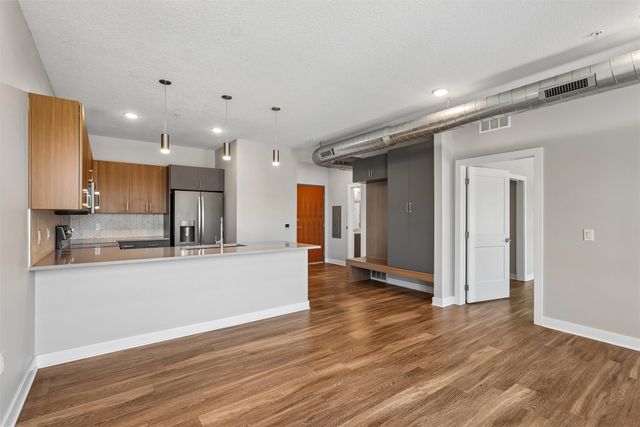 400 SW 7th Street 203, Des Moines, IA 50309