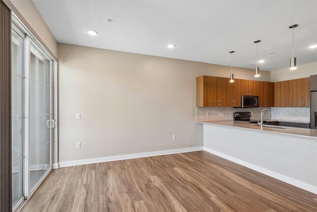 400 SW 7th Street 203, Des Moines, IA 50309