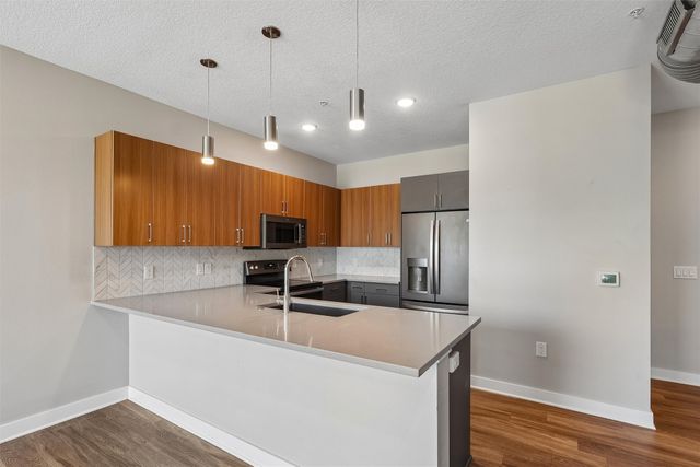 400 SW 7th Street 203, Des Moines, IA 50309