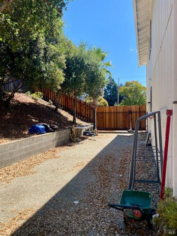 121 Kim Ct, Vallejo, CA 94591