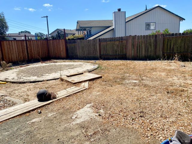121 Kim Ct, Vallejo, CA 94591
