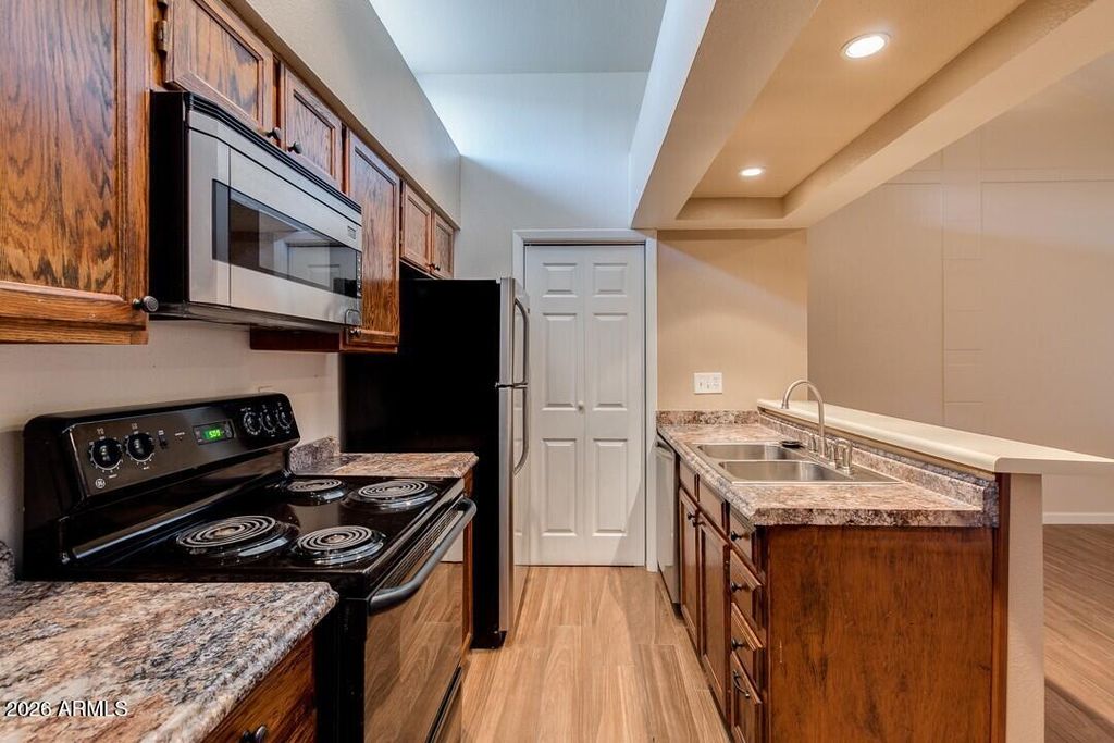 1432 W EMERALD Avenue 17, Mesa, AZ 85202