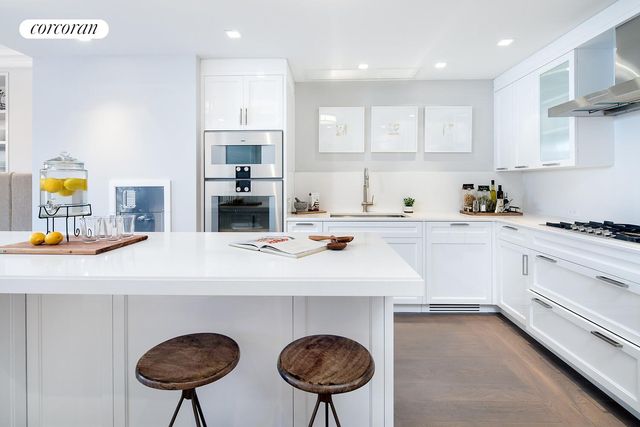 40 E 72ND Street PH, New York City, NY 10021