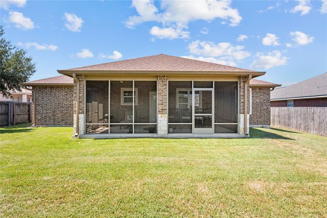 600 Olde Oaks Circle, Madisonville, TX 77864