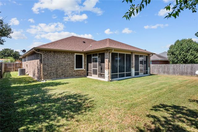 600 Olde Oaks Circle, Madisonville, TX 77864