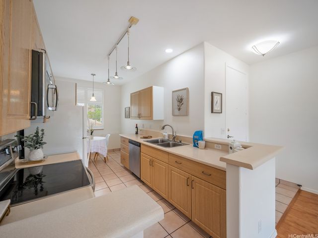 95-982 Wikao Street L203, Mililani, HI 96789