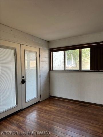 622 S 6th Street, Van Buren, AR 72956