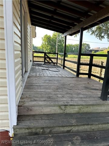 622 S 6th Street, Van Buren, AR 72956