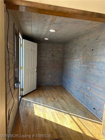 622 S 6th Street, Van Buren, AR 72956