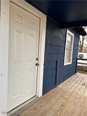 622 S 6th Street, Van Buren, AR 72956