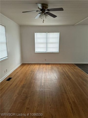 622 S 6th Street, Van Buren, AR 72956