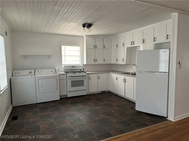 622 S 6th Street, Van Buren, AR 72956