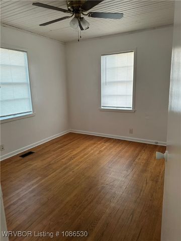 622 S 6th Street, Van Buren, AR 72956