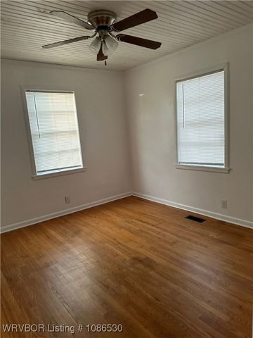 622 S 6th Street, Van Buren, AR 72956