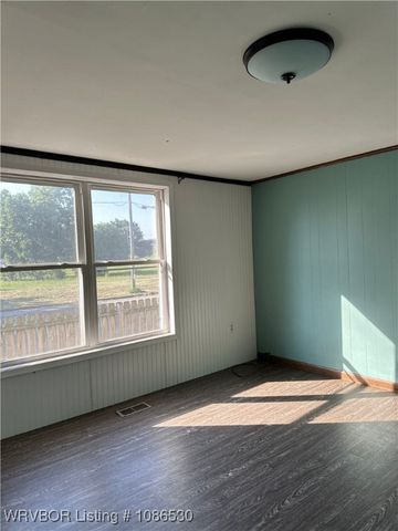 622 S 6th Street, Van Buren, AR 72956