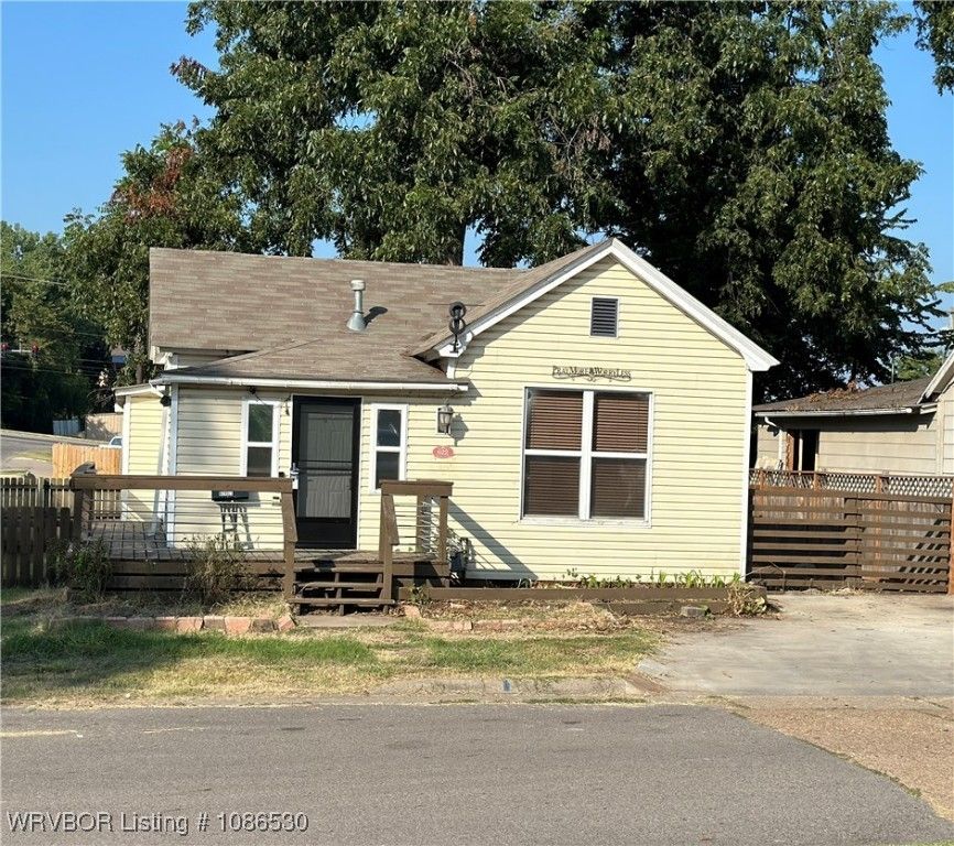 622 S 6th Street, Van Buren, AR 72956