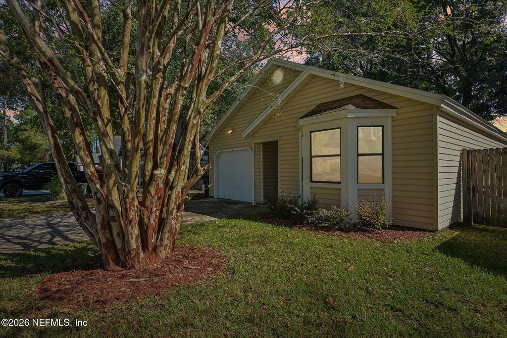 1847 MACKENZIE Court N, Middleburg, FL 32068