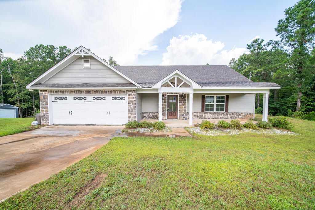 250 Lee Road 2207, Salem, AL 36874