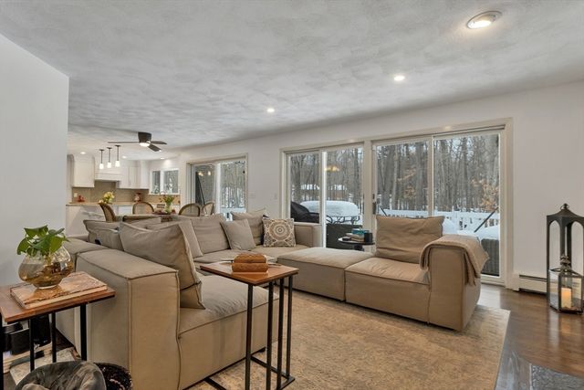 16 Fox Run Lane, Salem, NH 03079