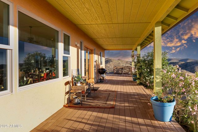 5975 W AURORA HILLS Road, Morristown, AZ 85342