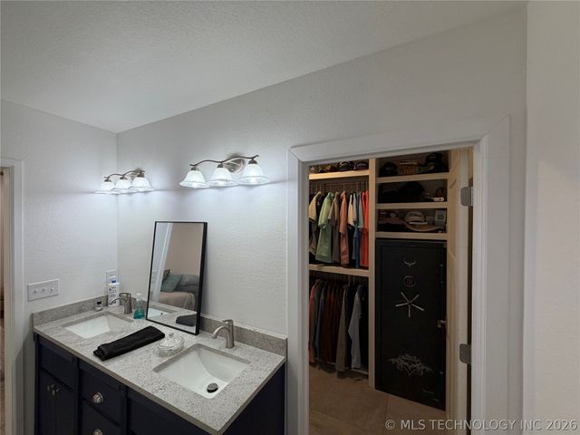 60 N Timberlane Cove Road, Cleveland, OK 74020