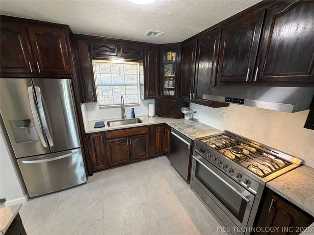 60 N Timberlane Cove Road, Cleveland, OK 74020