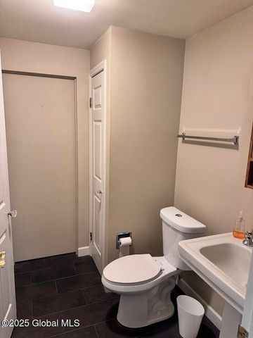7 Queen Ann Court, Queensbury, NY 12804