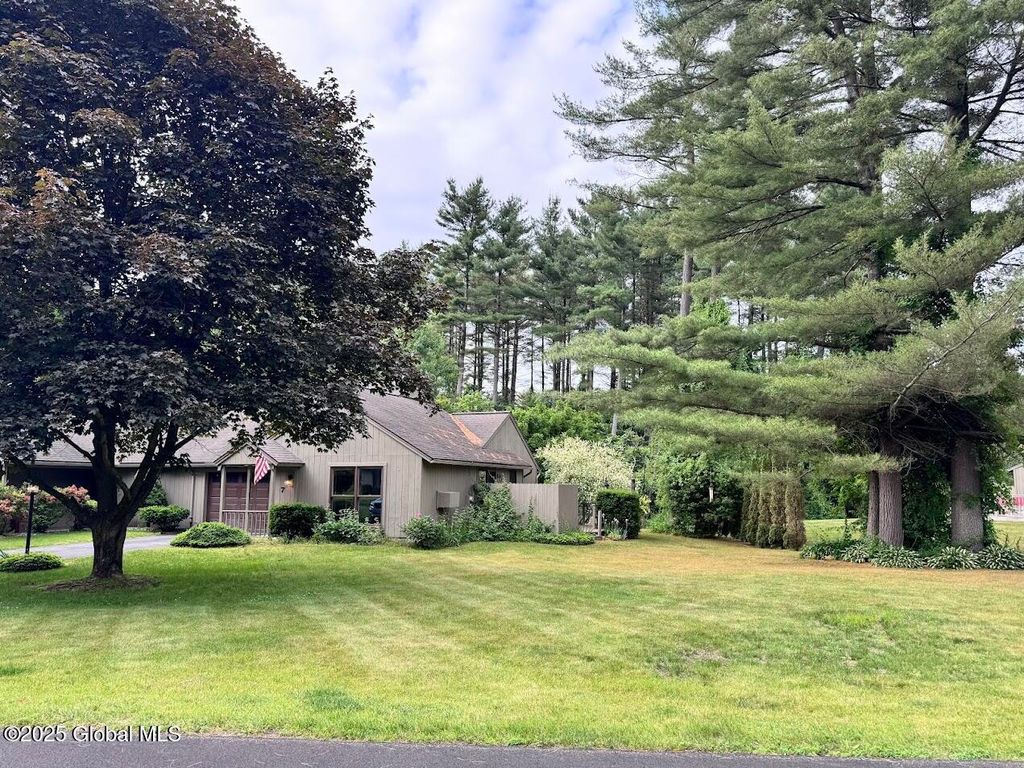 7 Queen Ann Court, Queensbury, NY 12804