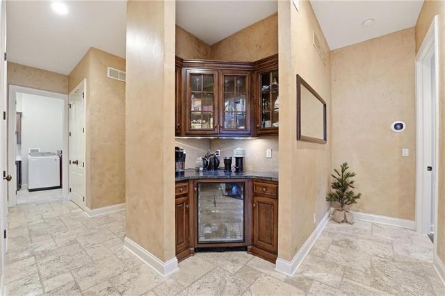 7060 N National Drive, Parkville, MO 64152