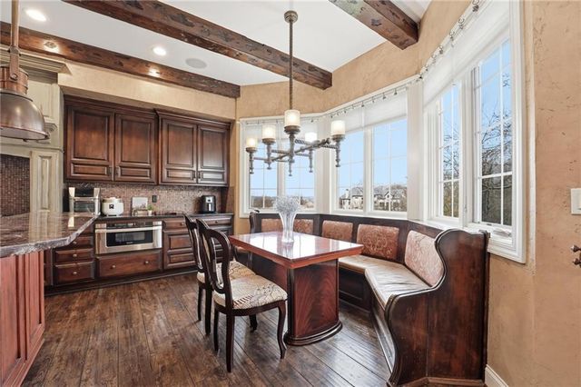 7060 N National Drive, Parkville, MO 64152