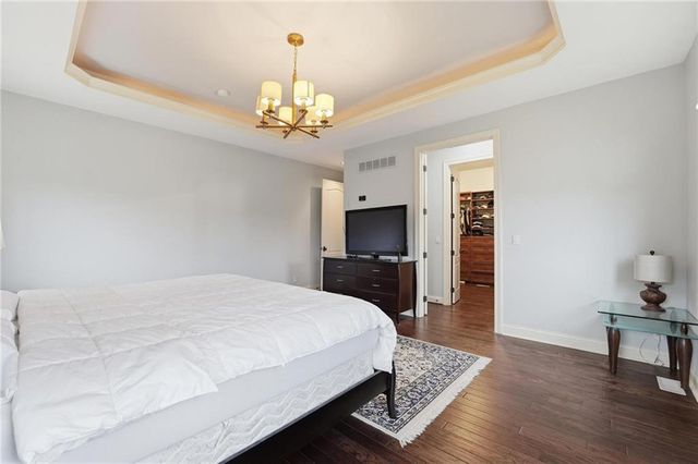 7060 N National Drive, Parkville, MO 64152