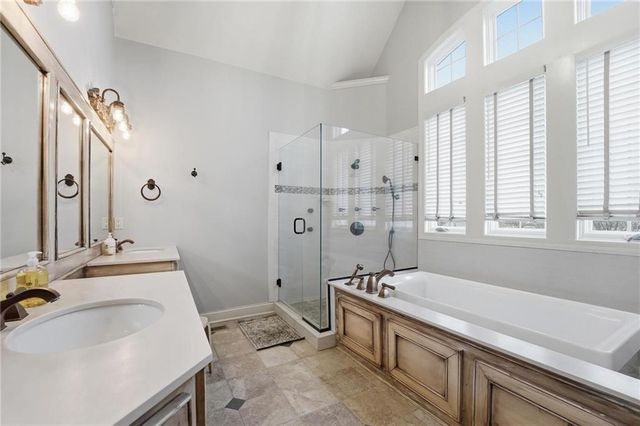 7060 N National Drive, Parkville, MO 64152