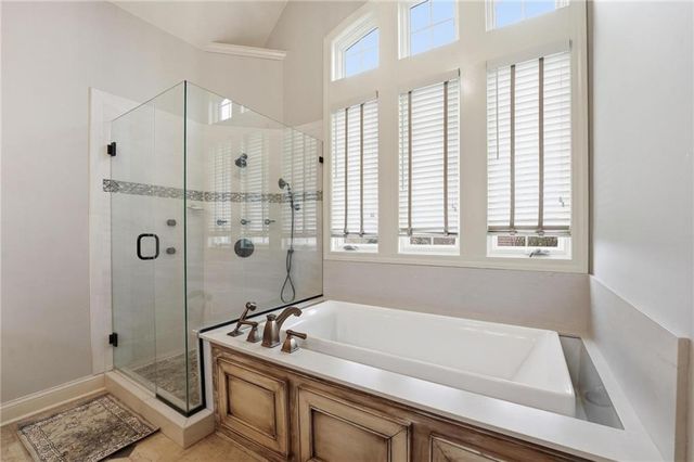 7060 N National Drive, Parkville, MO 64152