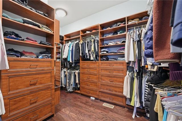 7060 N National Drive, Parkville, MO 64152