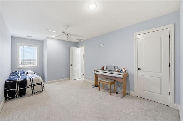 7060 N National Drive, Parkville, MO 64152