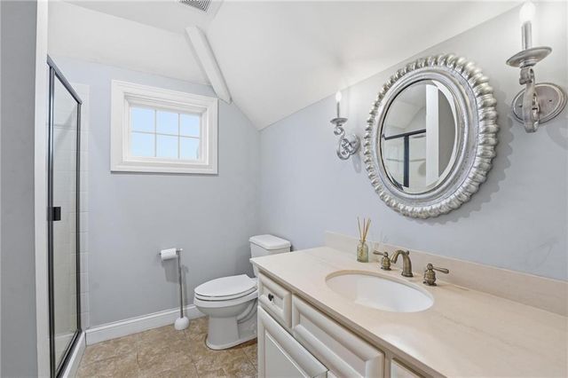 7060 N National Drive, Parkville, MO 64152