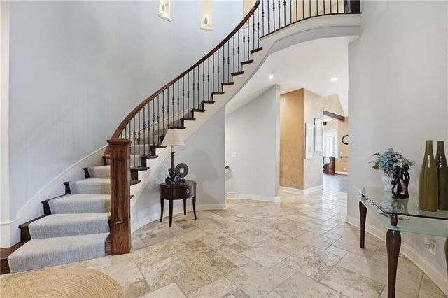 7060 N National Drive, Parkville, MO 64152