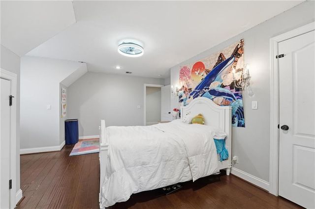 7060 N National Drive, Parkville, MO 64152