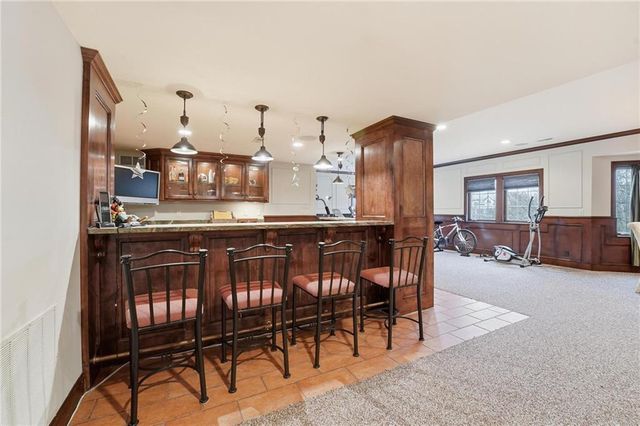 7060 N National Drive, Parkville, MO 64152