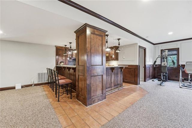 7060 N National Drive, Parkville, MO 64152