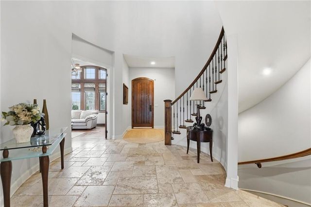 7060 N National Drive, Parkville, MO 64152